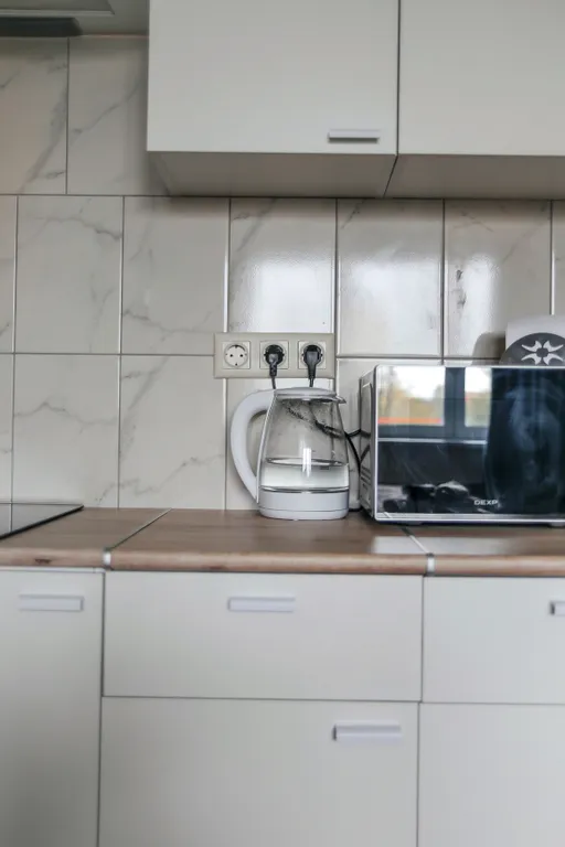 Гармония уюта: светлая студия с кроватью king size