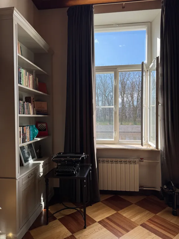 Квартира с видом на Летний сад и дворец Петра I