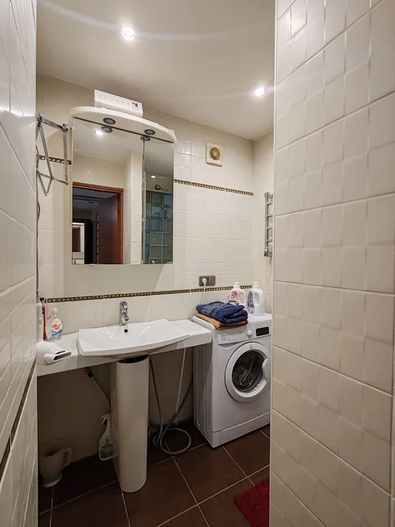 Квартира тёплая, хорошее расположение, рядом магазины