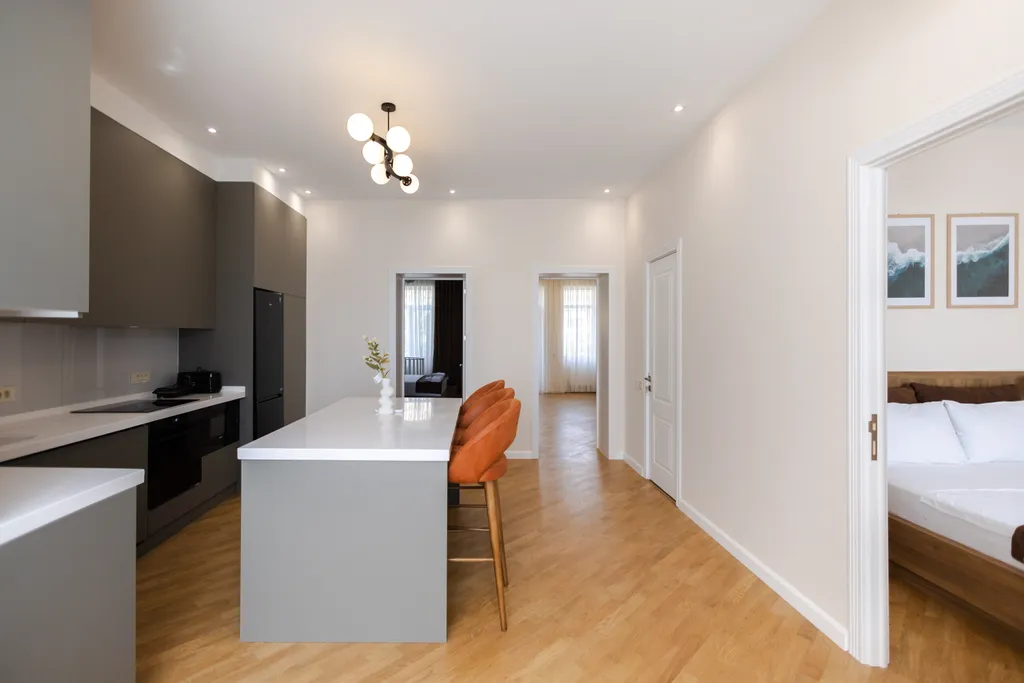 Современная квартира с двумя спальнями и новым ремонтом в центре