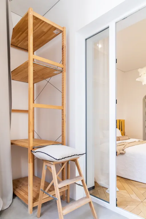 Стильная двухкомнатная квартира у моря