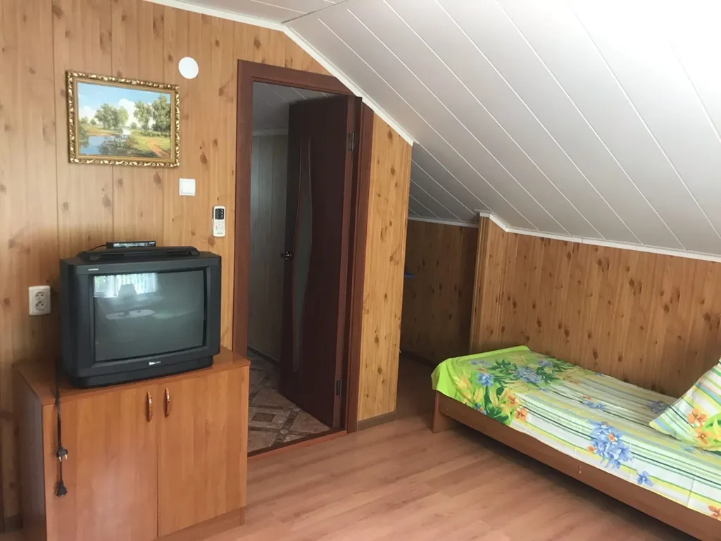 Коттедж Отдельный дом в тени абрикос и винограда — Ейск