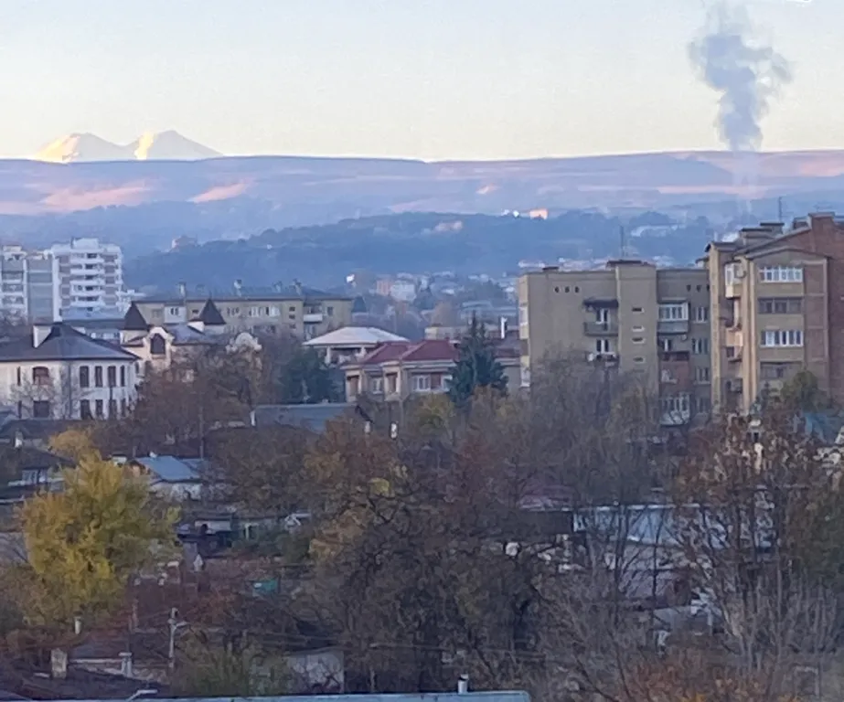Квартира с видом на гору Кольцо и Эльбрус