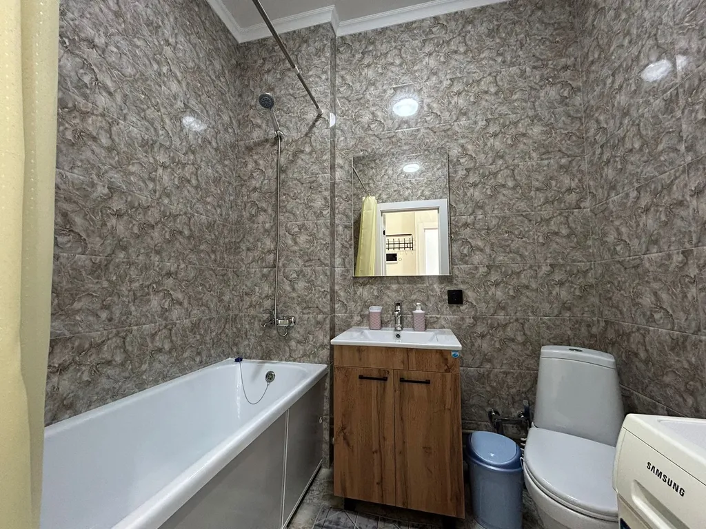 1-комнатная квартира возле Посольства США и Дворца Мира и Согласия