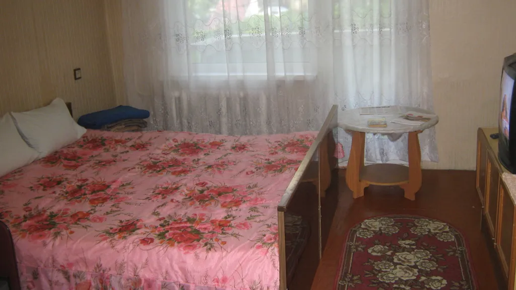 Хорошая, в паре остановок от ЖД-вокзала Томск 2