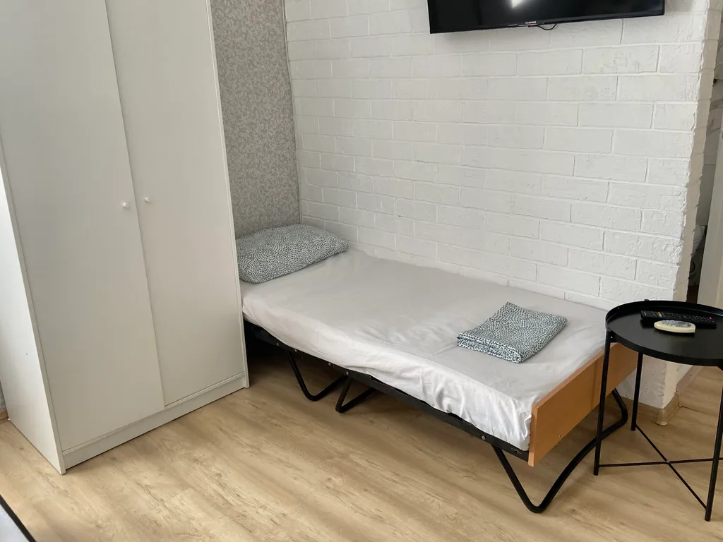 Светлая студия с двориком и парковкой