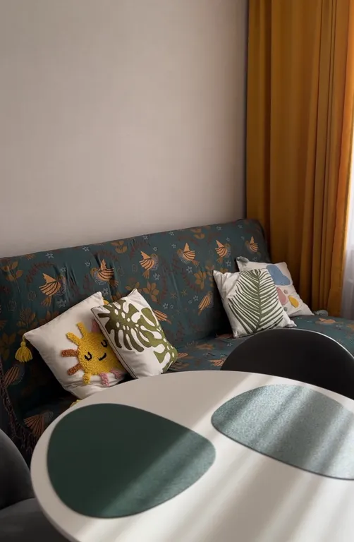 Солнечная квартира в центре города с видом на гору