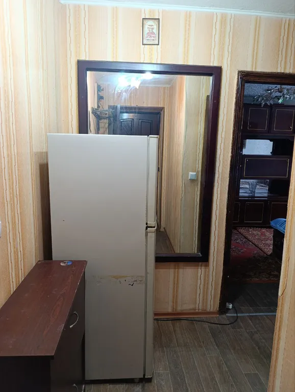 Двухкомнатная квартира в Шахтёрске с водой