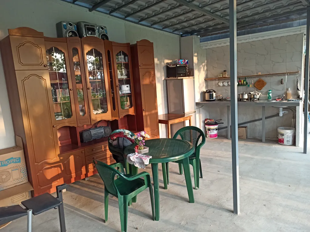 Комната с видом на море и горы