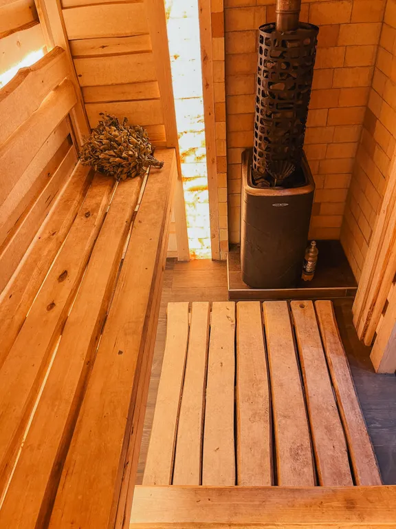 Охотничий домик у пруда