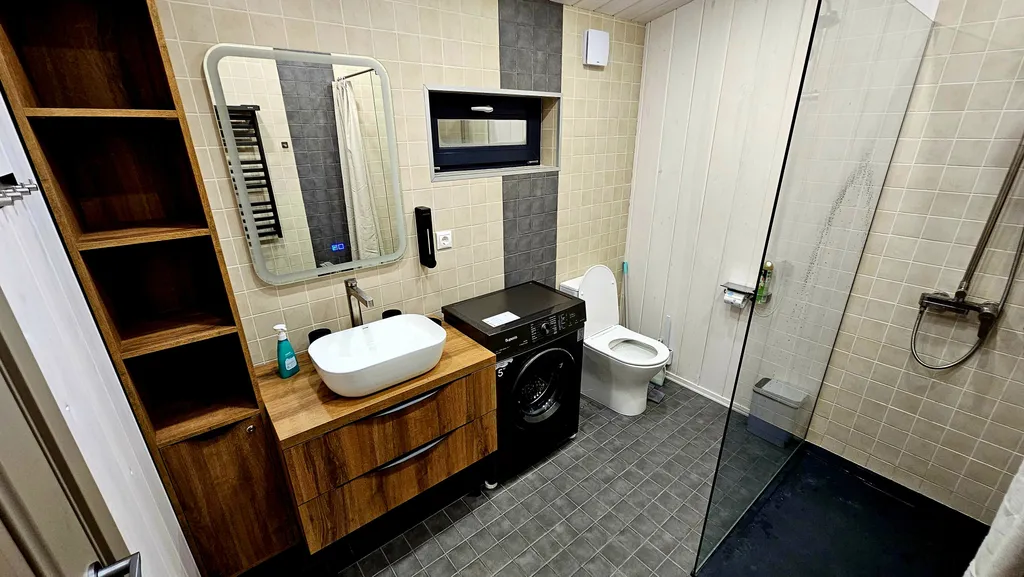 Далеко и надолго