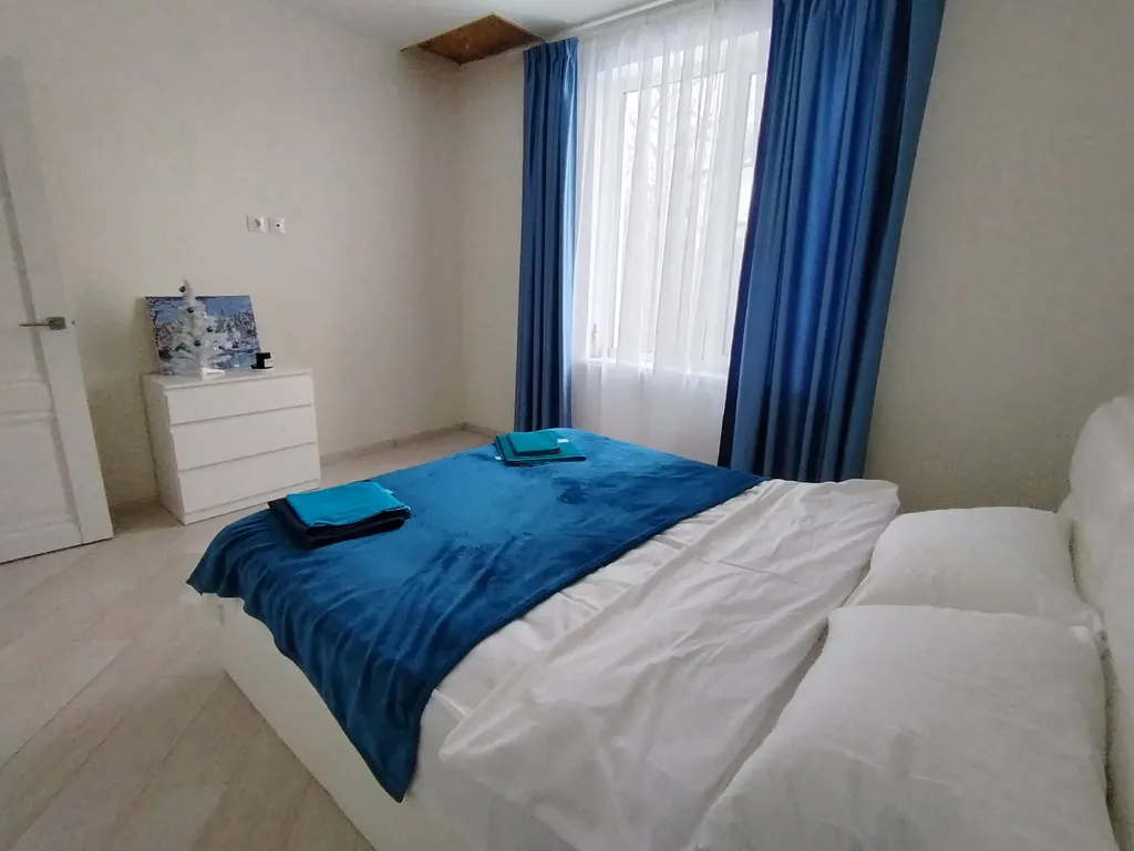 Уютный дом у реки