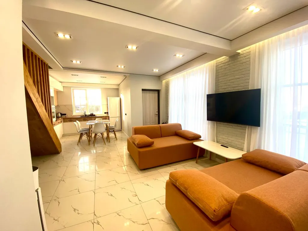 Коттедж Современный большой дом дуплекс с баней — Новоселье