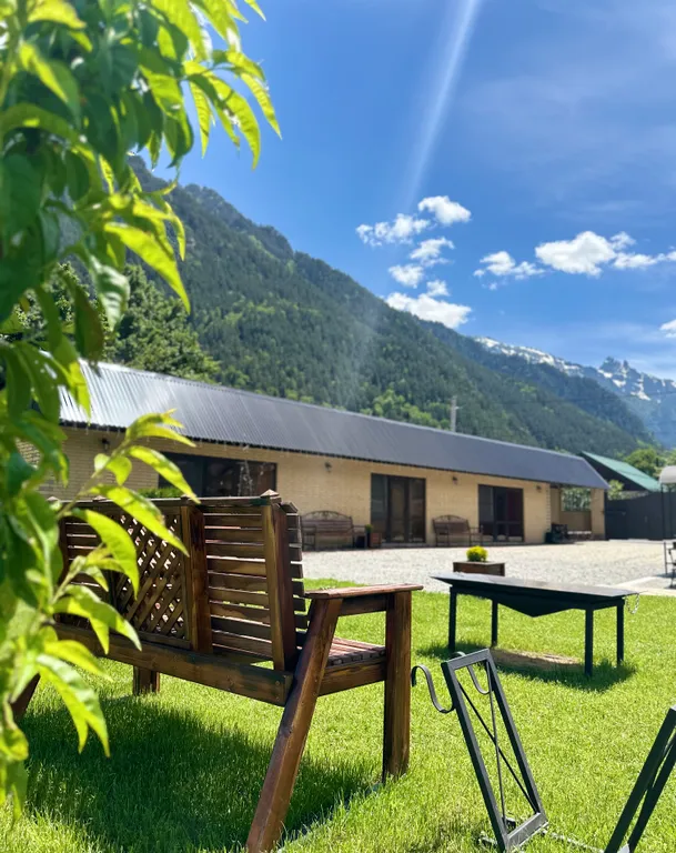 Уютный домик с видом на горы