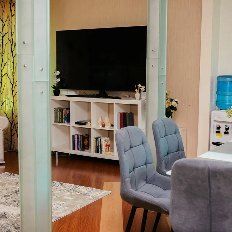 Домик прямо на берегу озера Тосканка