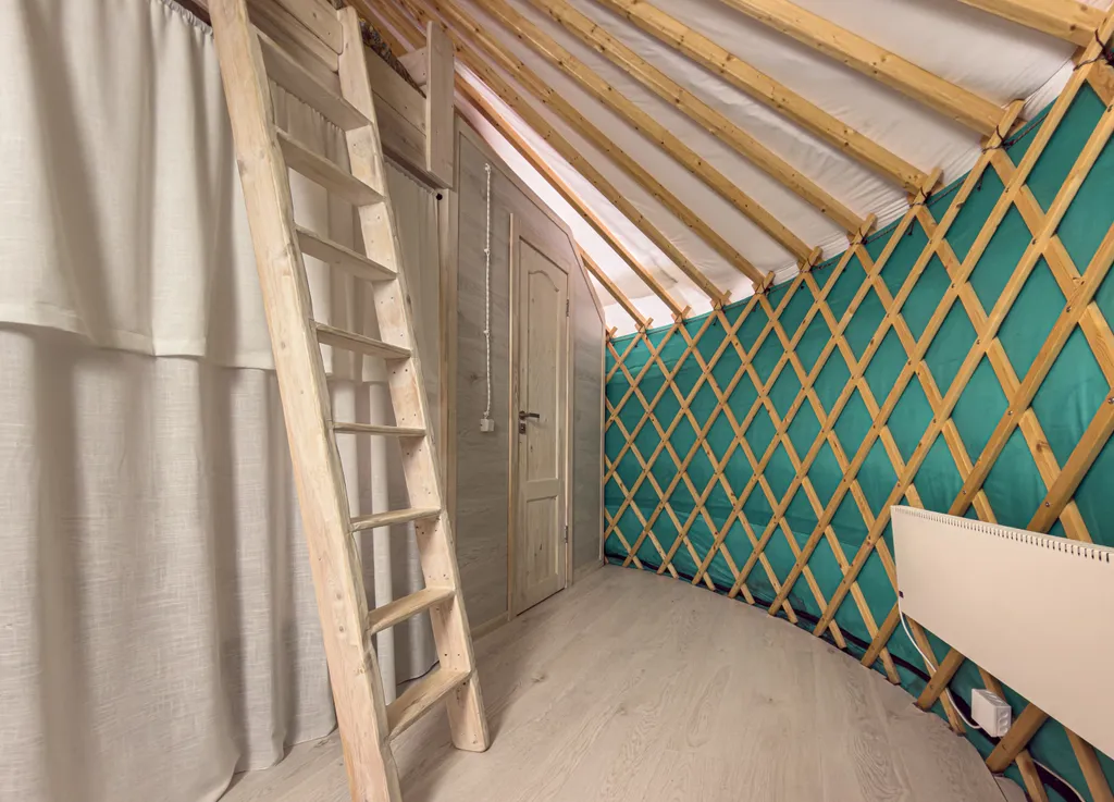 Современная юрта с баней и купелью