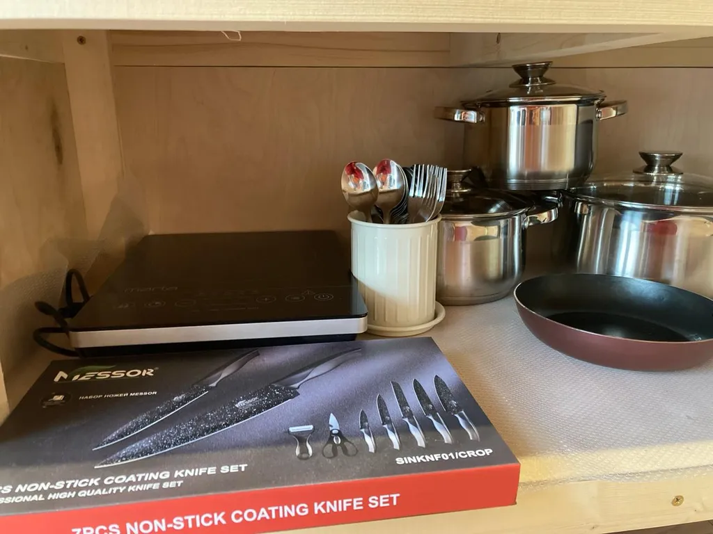 Уютный дом с камином у леса