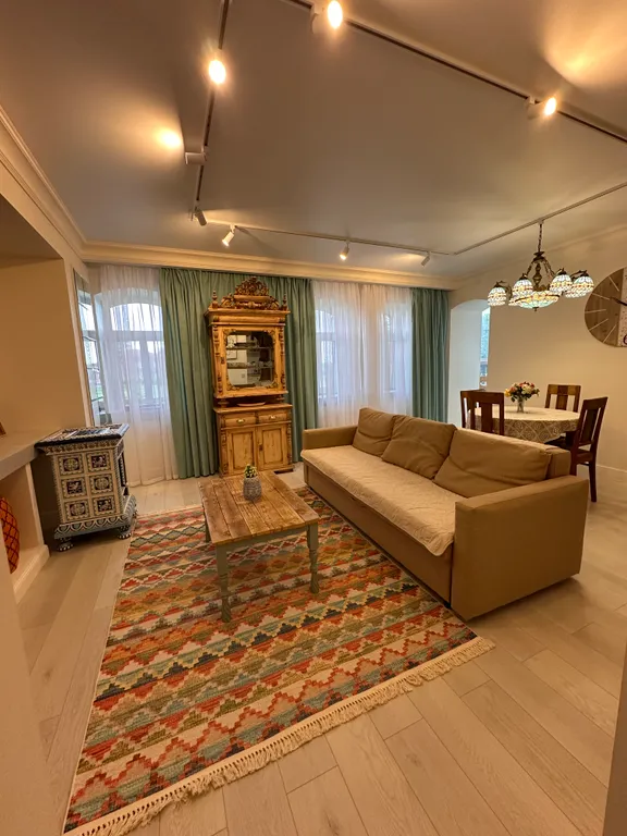 Апартаменты с видом на центральную площадь и Свиягу