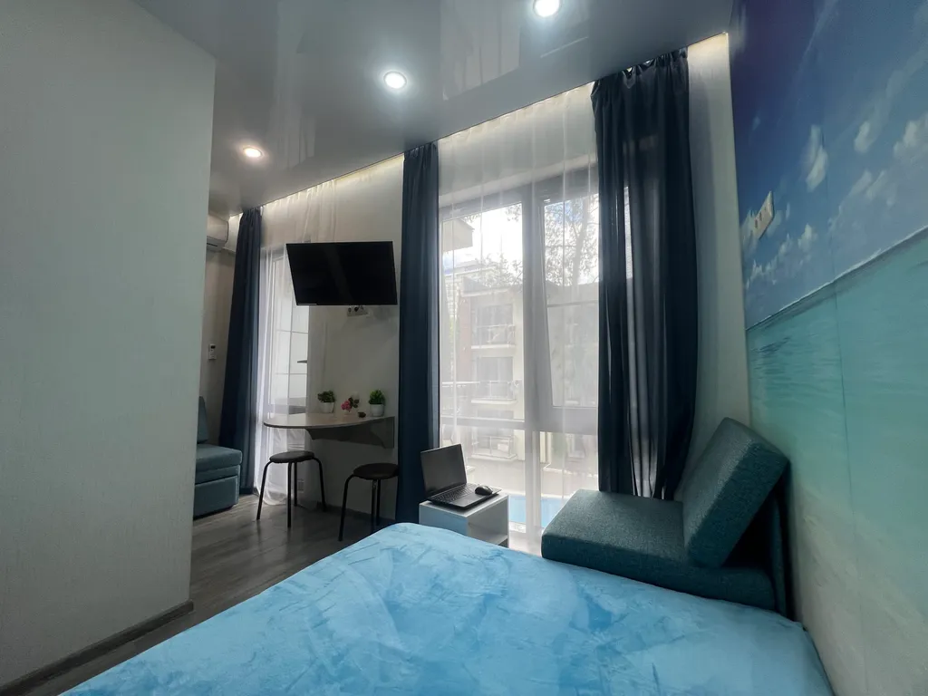 Квартира у моря с балконом и бассейном