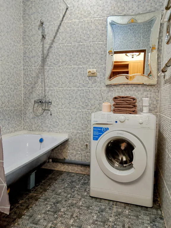 1-Комнатная Уютная, даже диванчик на кухне есть