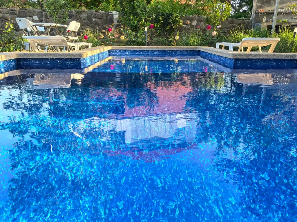 Двухкомнатная апартаменты   с теплым бассейном  у моря.