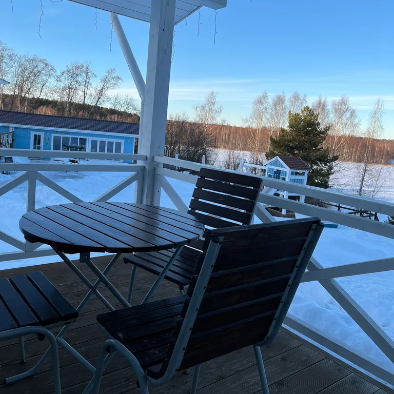 KIVI - уютный двухместный дом с видом на озеро и террасой в Карелии