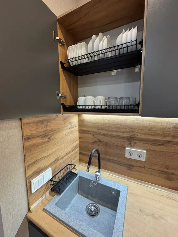 Уютная новая квартира с дизайнерским ремонтом с изолированной спальней