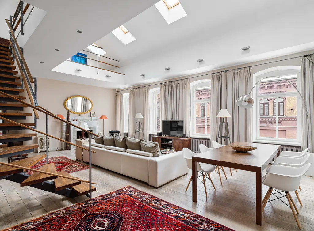 Двухуровневые апартаменты Palazzo с высокими потолками