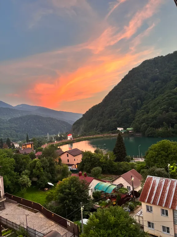 Чудесная квартира с видом на озеро и горы — аренда посуточно в Красная Поляна