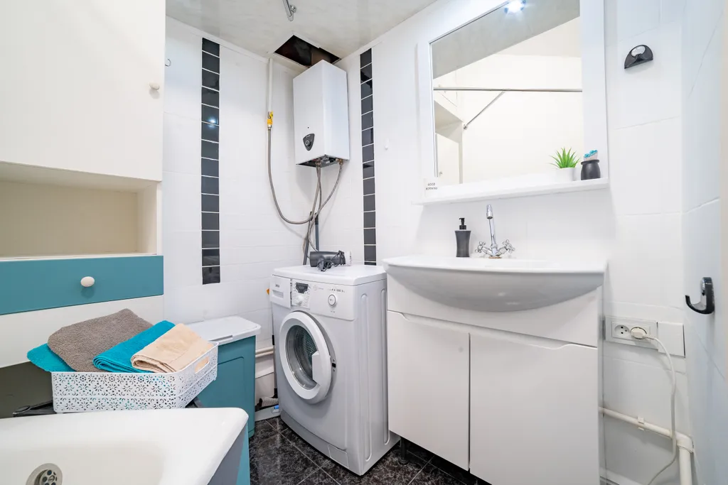 Сталинка в центре, в пешей доступности парк и вокзал, кондиционер, wi-fi