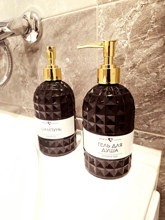 Шикарная квартира с огромным телевизором