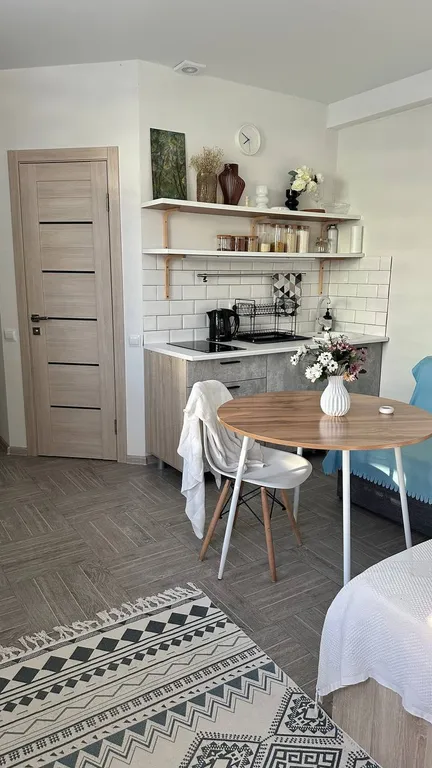 Студия с подогреваемым бассейном в клубном поселке