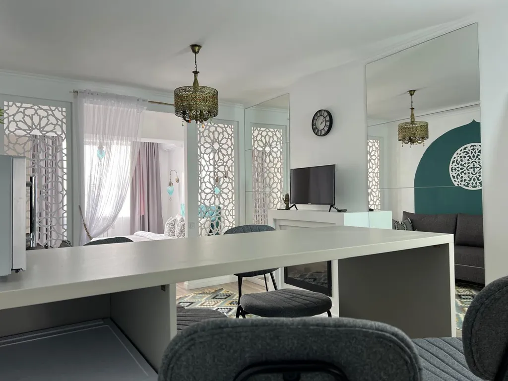 Восточный стиль, золотой квадрат алматы