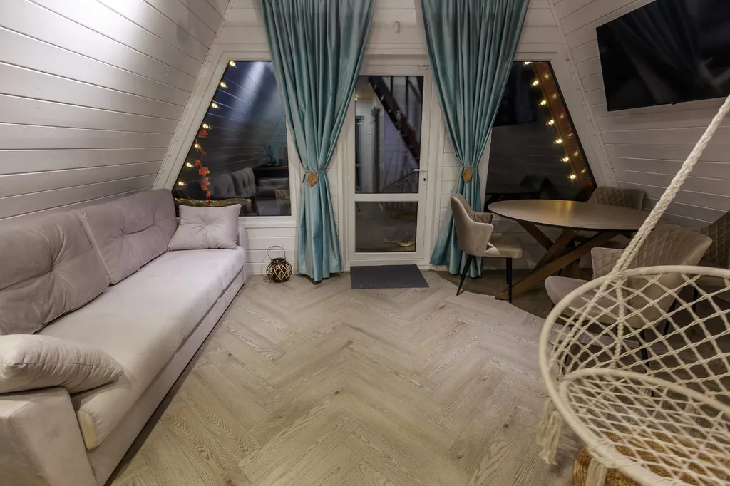 Домик у озера