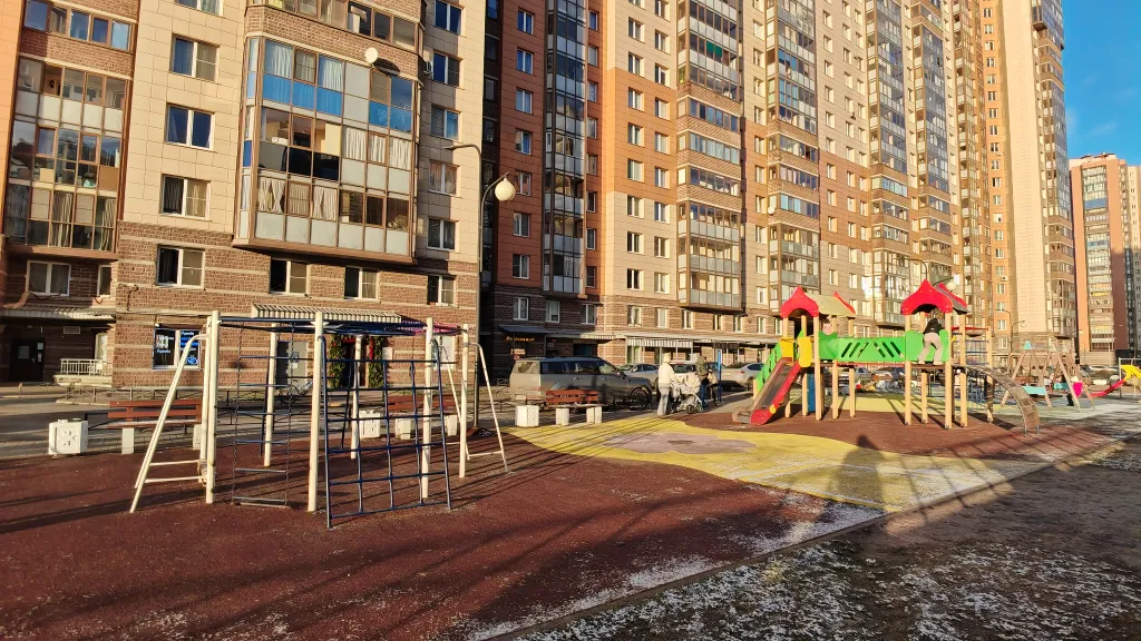 Квартира 4-комнатная Квартира — Санкт-Петербург