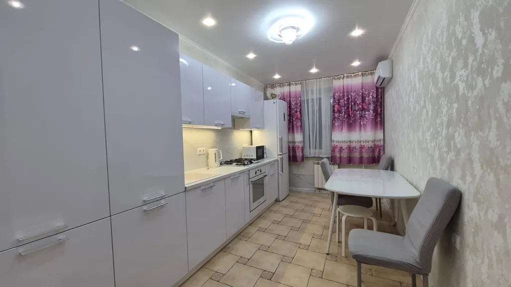 3-комнатная квартира в центре Ворошиловского района, в Золотом квадрате