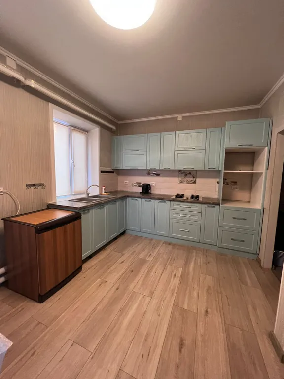 Большой двухэтажный дом