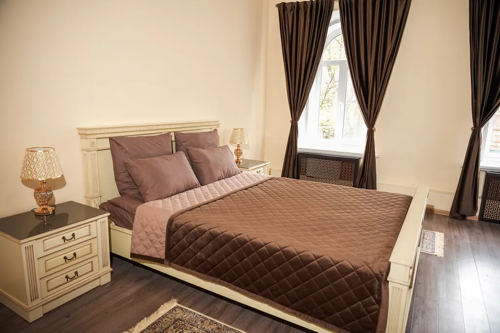 Квартира-студия в центре города с видом на Марьинский сквер