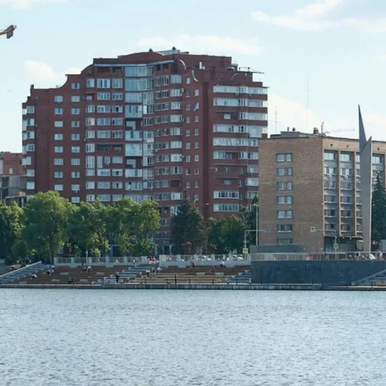 Квартира на набережной с видом на реку