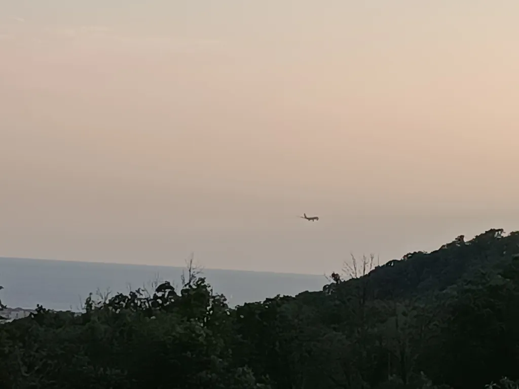 Новый 2-комнатный коттедж с кухней на террасе с видом на море