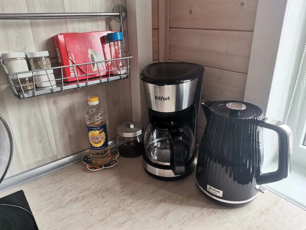 Дом с садом между лесом и рекой