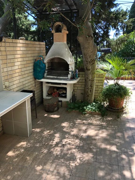 Дом на берегу моря в Ялте со своим двориком