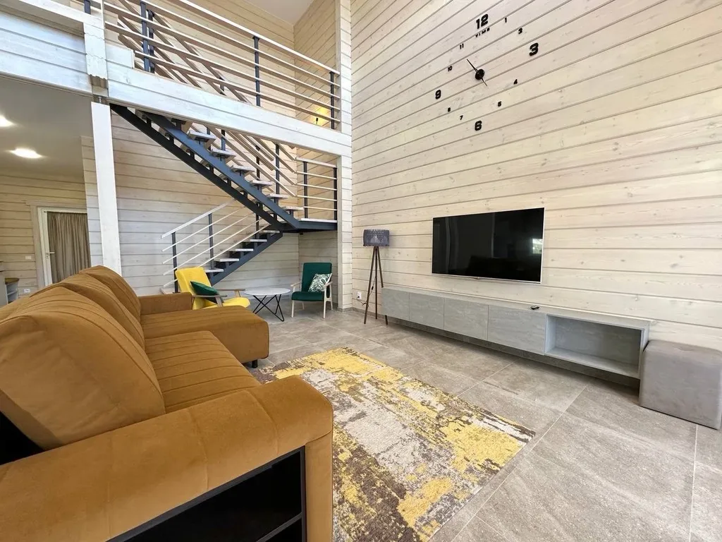 Коттедж Стильный таунхаус с террасой и теплым бассейном — аренда посуточно в Любимовка