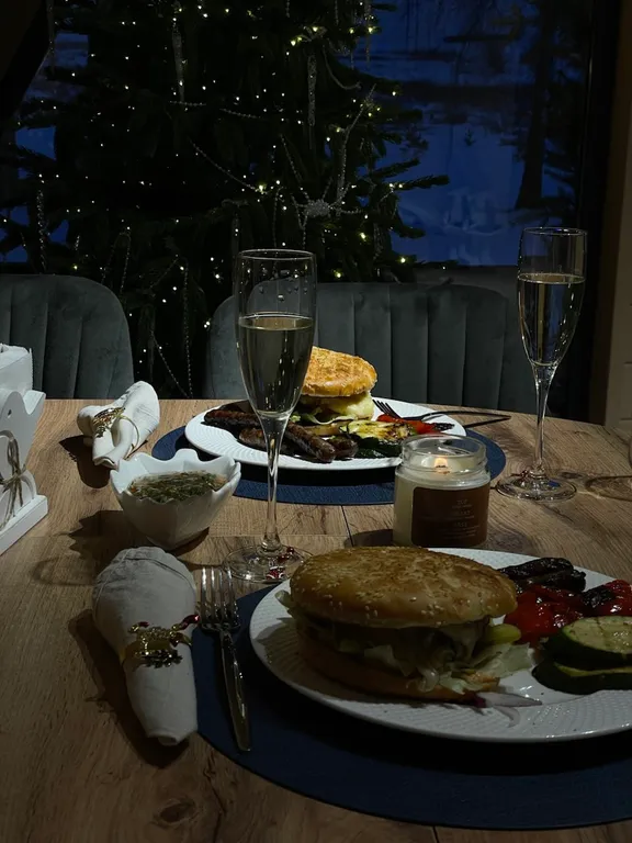 Дом А фрейм с видом на Мирский замок