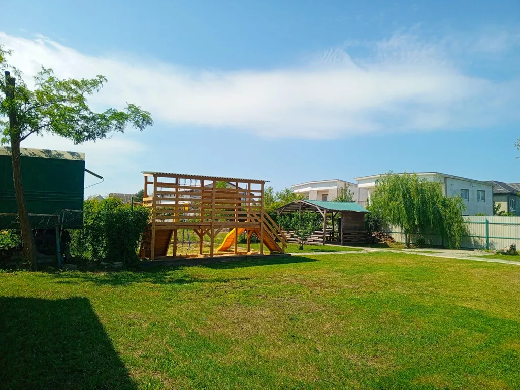 Уютный деревянный дом на берегу Азовского моря