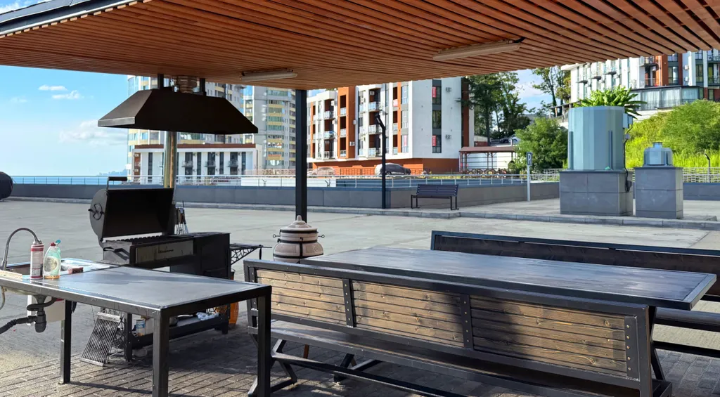 Новая квартира с видом на море и бассейном