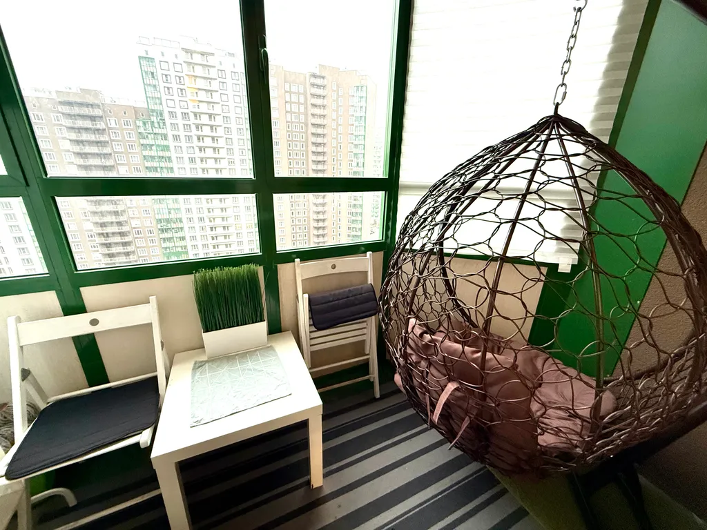 Студия для троих гостей