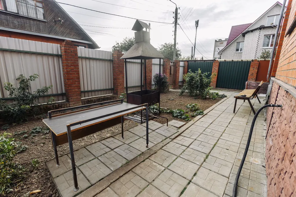 Коттедж в центре города с камином, аэрохоккеем, спортзалом и библиотекой