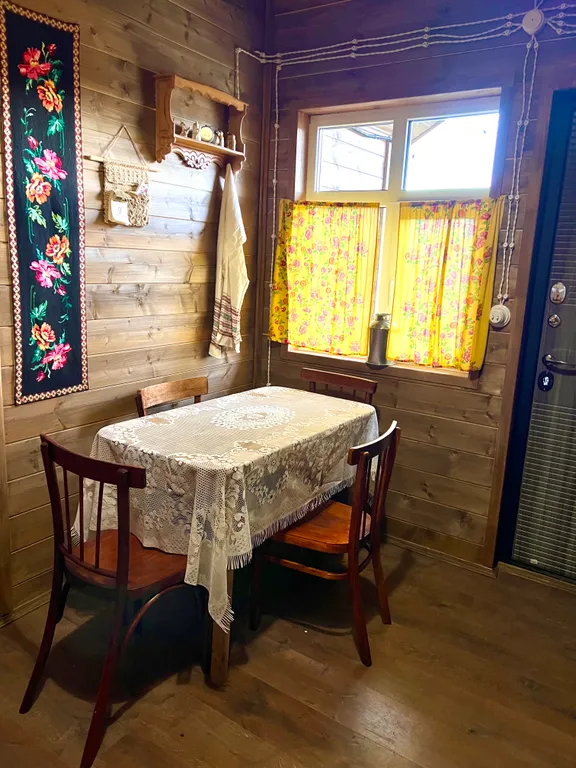 Дом в горах у реки