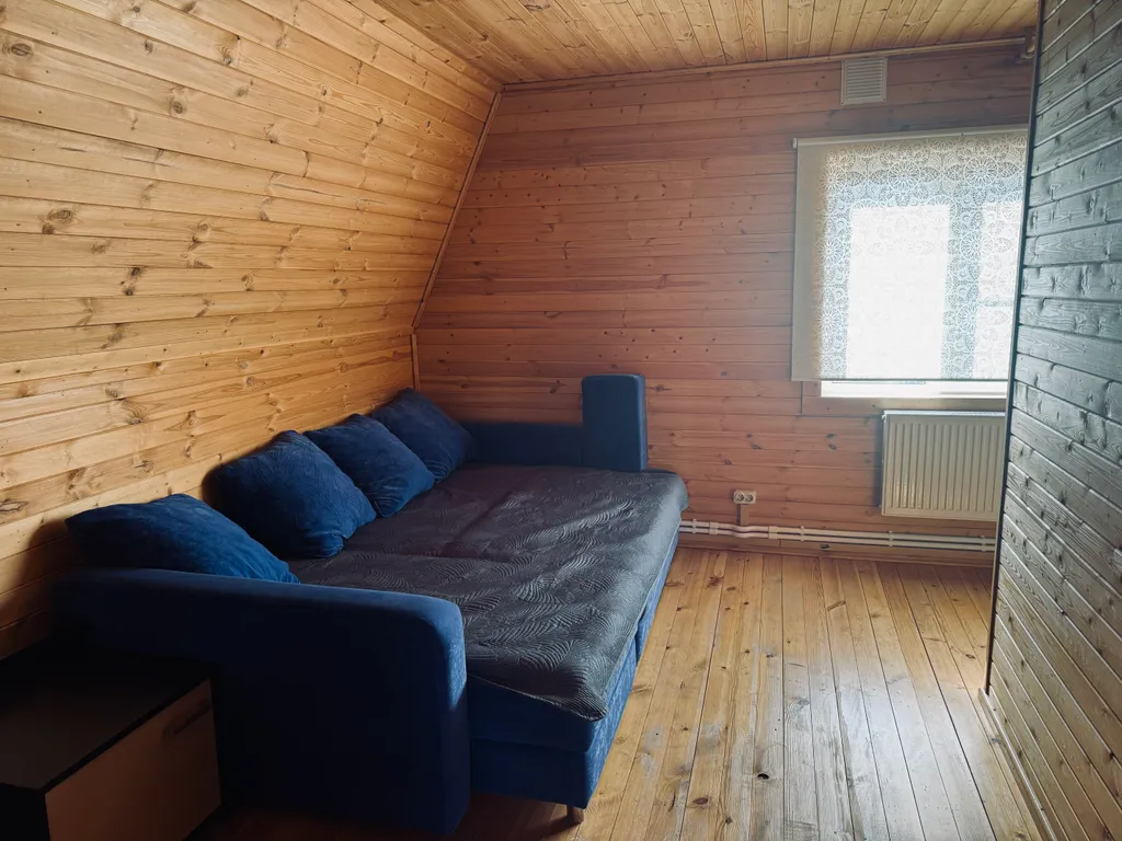 Уютный деревянный дом в тихой деревне